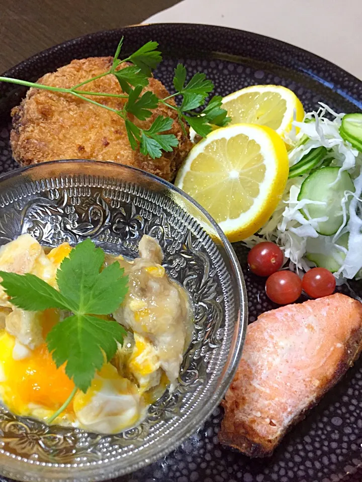 やわらか鶏胸肉卵とじ 
お豆腐屋さんの豆腐コロッケ|shokohanさん