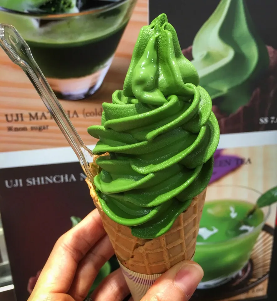 Matcha softserve from Tsujirihei pop up stall at Takashimaya|coxiella24さん