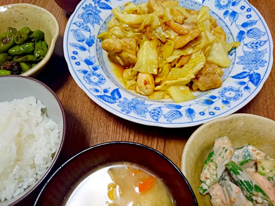 ・鶏もも肉とキャベツのカレー炒め
・甘長とうがらしの甘辛煮
・オクラのサラダ
・南瓜の味噌汁|ようかんさん