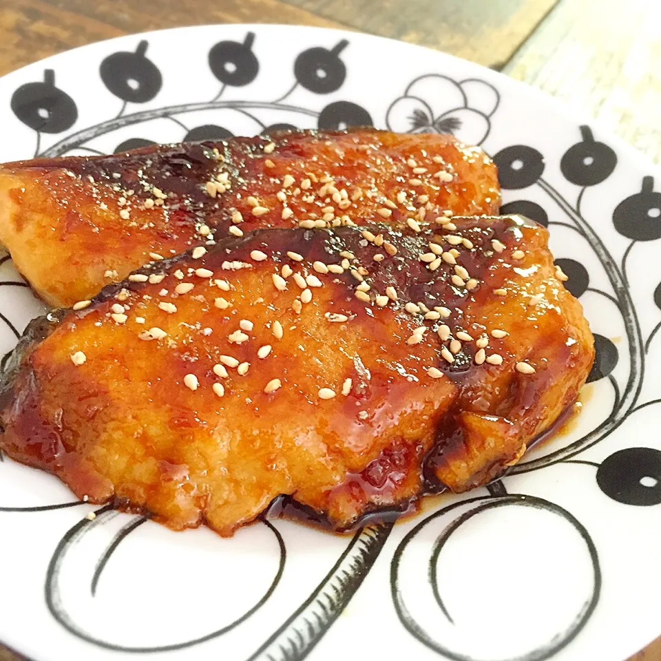 甘辛黒胡椒焼き 鰤で！ を甘辛生姜オイスターで‼︎|アッツさん