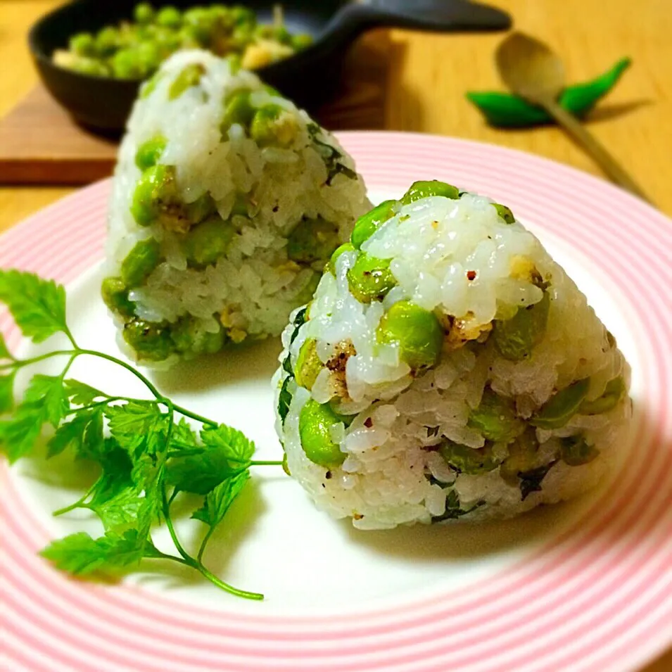 “🌀さんのお料理 枝豆のグリル”とセルフィーユのおにぎり／Rice Balls with Grilled Green Soybeans, Cheese, Cerfeuil 🌿|angiee♡さん