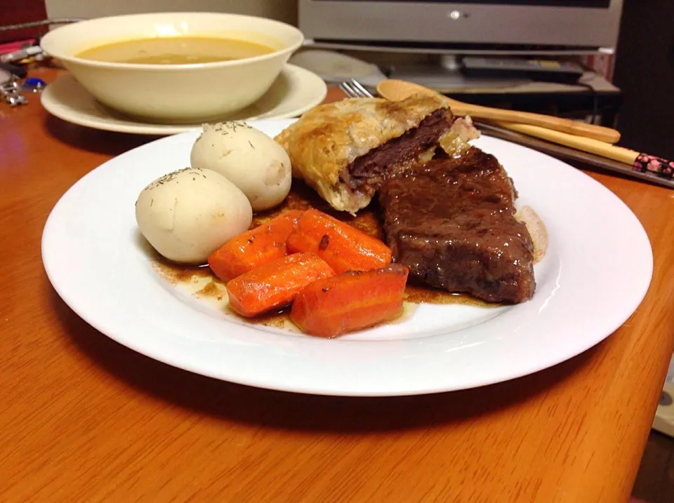 鹿肉のステーキと鹿肉のパイ包み|カオーリャさん