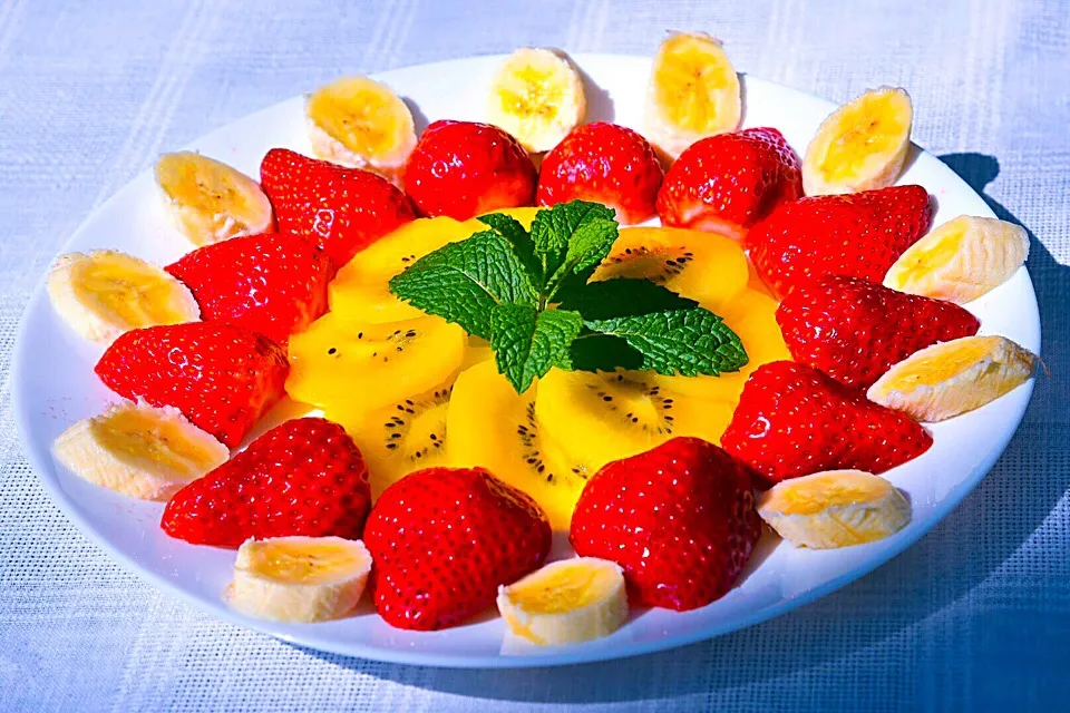 Fruit platter for kids.|Joyce Wさん