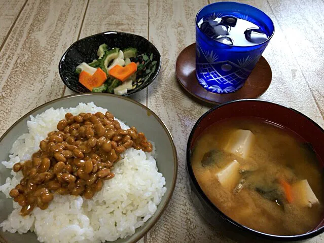 今日の男飯(⌒-⌒; )朝ごはんバージョン♫納豆with味噌汁withピクルス♫|ひーちゃんさん