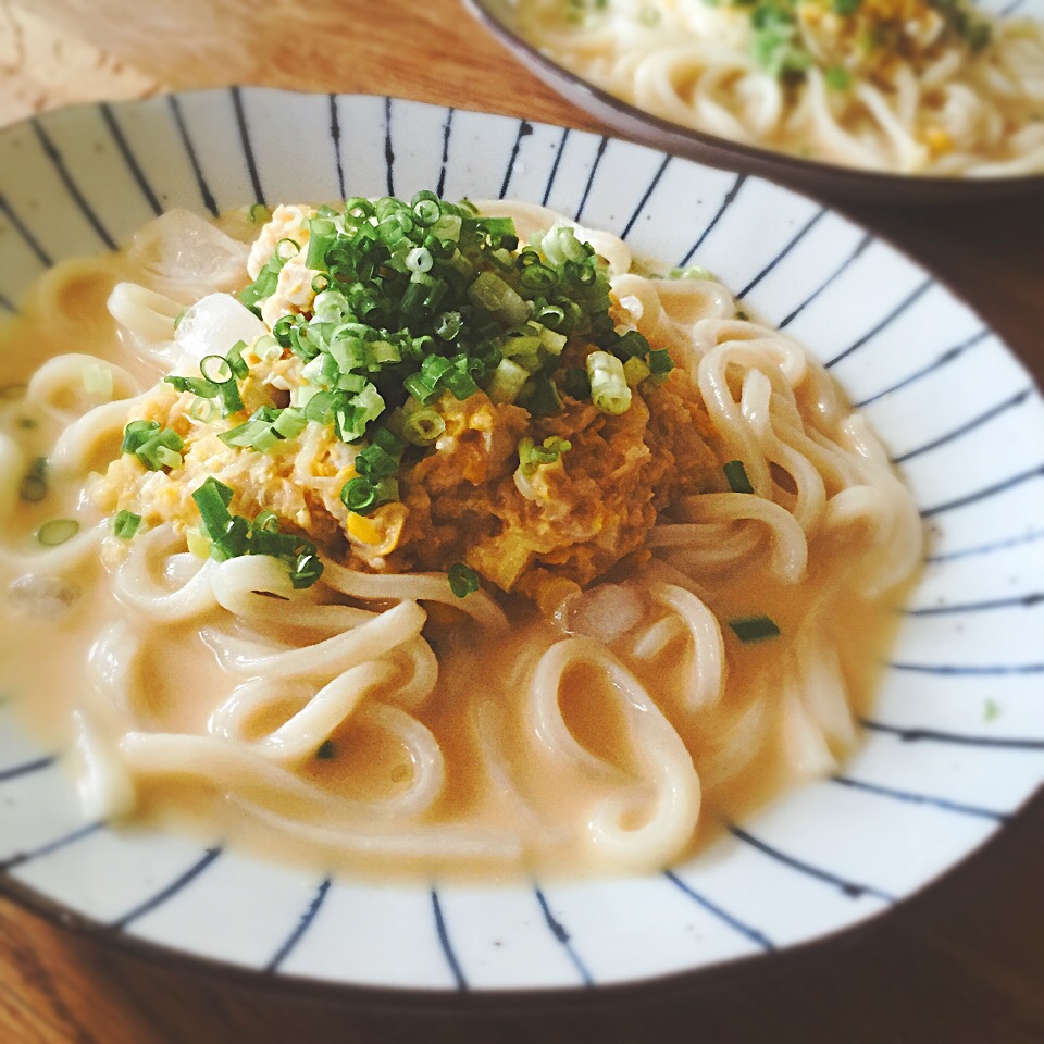 とうもろこしのすり流しと 蒸し鶏の冷やしうどん