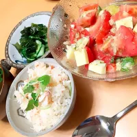 カニ飯 夏野菜サラダと酢の物と一緒に|ふーつんさん