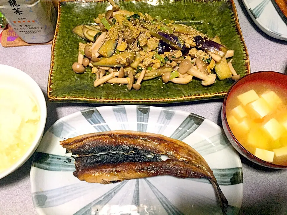 Snapdishの料理写真:もち麦飯、焼魚、大根おろし、大根葉豆腐人参味噌汁、キノコ小松菜ナス玉子炒め|ms903さん