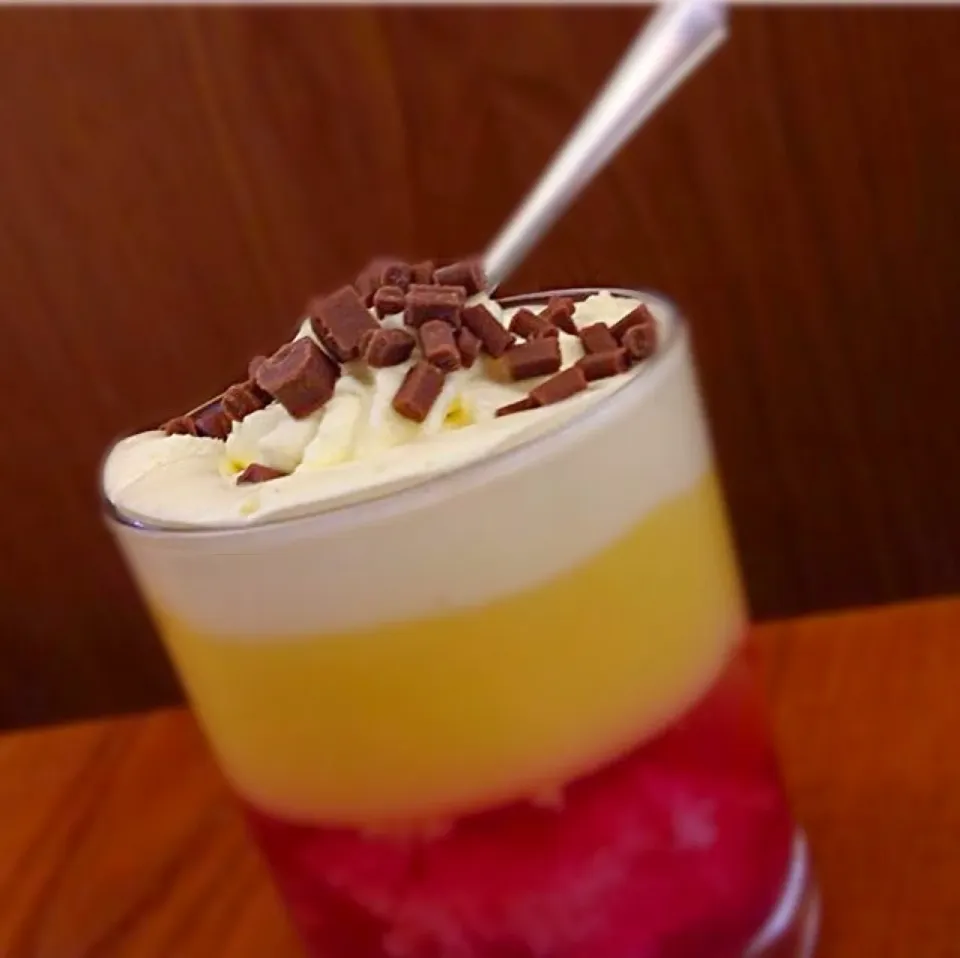 Yummy cheescake, rasberry jelly and thick cream topped with chocolate drops, a delicious trifle!|esculentus foodさん