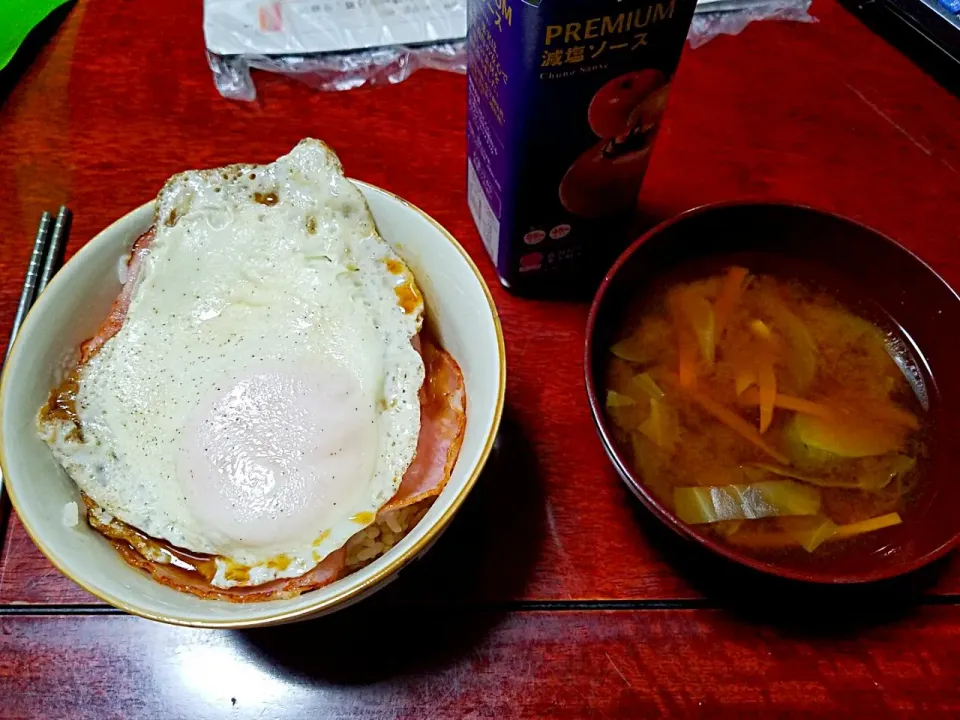 Snapdishの料理写真:朝ごはん🌄🍴ハムエッグ丼 #朝ごはん #ハムエッグ|Morito Kamiyaさん