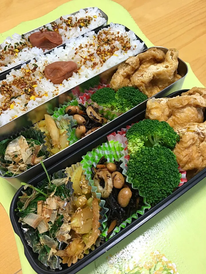 Snapdishの料理写真:袋煮 ブロッコリー ひじき煮 セロリきんぴら モロヘイヤおひたし弁当。袋の中身は鳥ひき肉ともやし。|Kumiko Kimuraさん