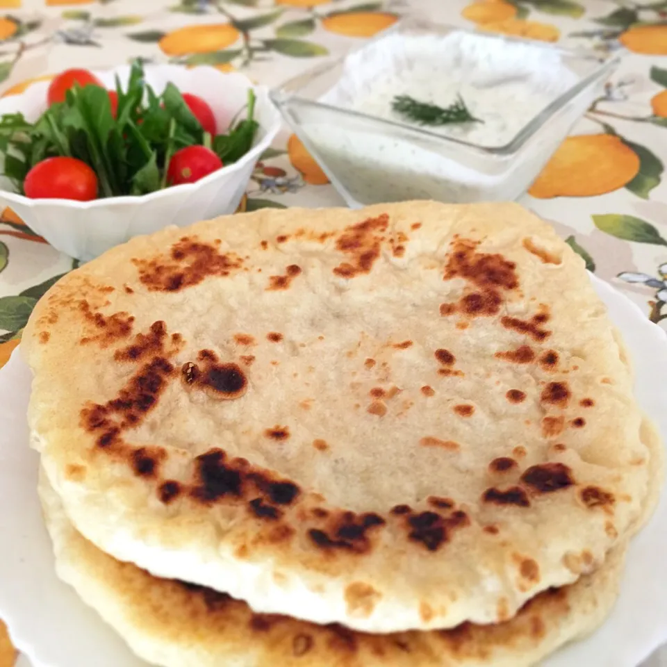 I made Pita and Tzatziki sauce tonight.|mamaeriさん