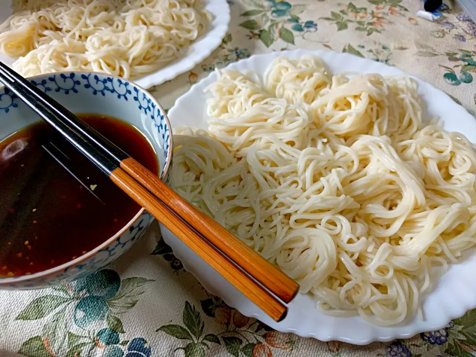 今日のお昼は シンプルにそうめん 薬味はおろしショウガ
 #そうめん #素麺|sakumaさん