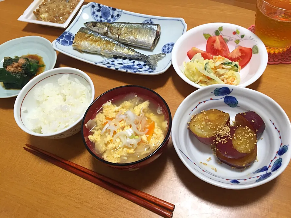 秋刀魚の塩焼き、ほうれん草のおひたし、さつまいものバター醤油煮、ポテトサラダ|こりまんさん