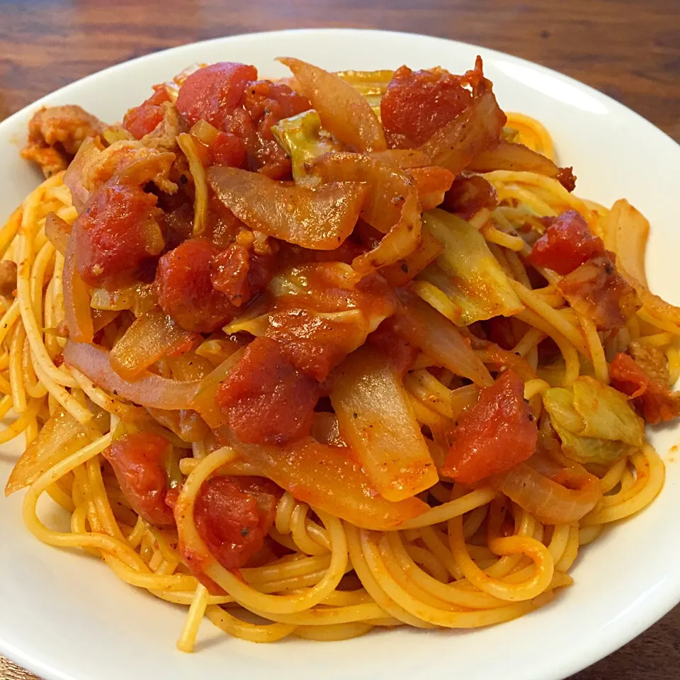 Snapdishの料理写真:玉ねぎとキャベツのトマトパスタ|育休パパの主夫ご飯さん