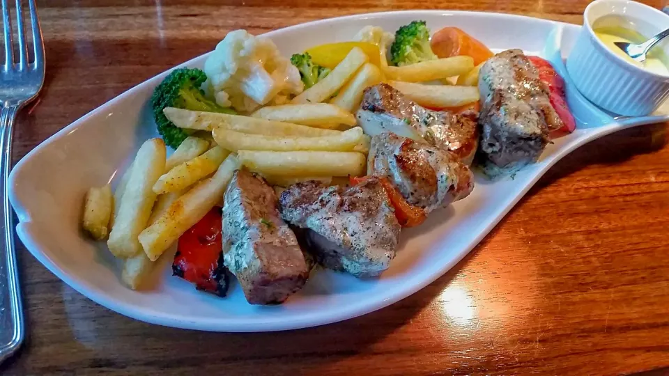 Nice Meat 🍖 Schaslik from 3 filets with vegetables and fries
 @Hotel Interlaken 
 # Restaurant Taverne Hotel Interlaken|Najeskaさん