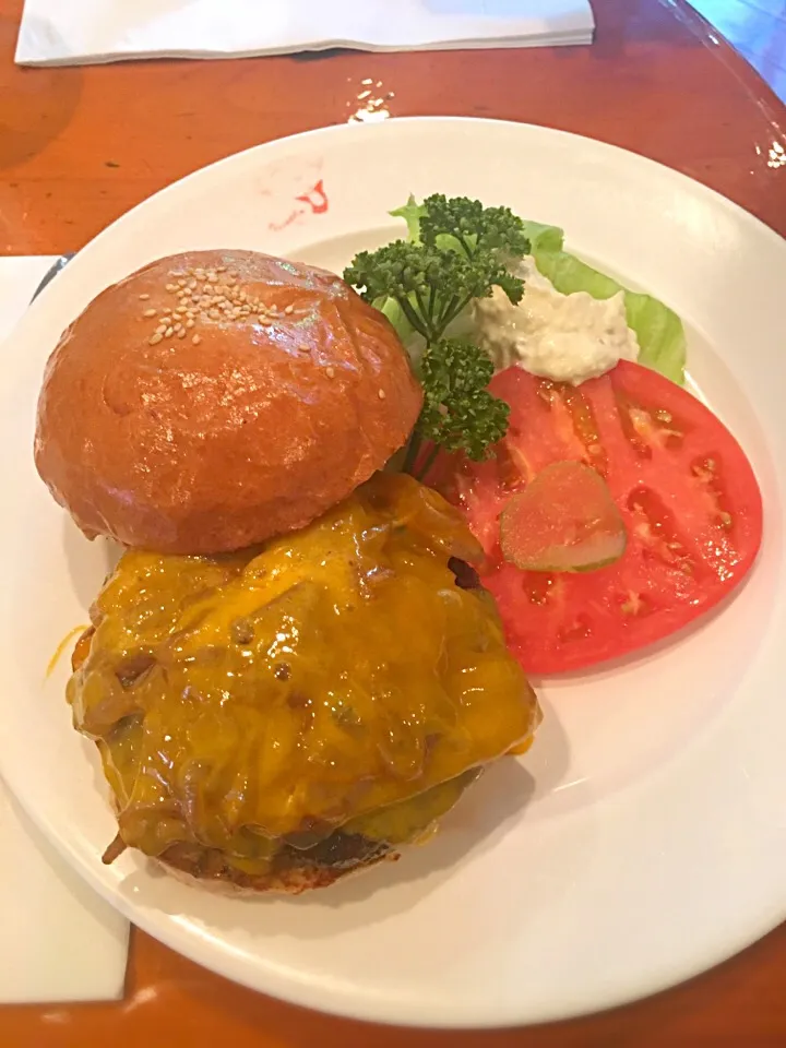 ランチ ブラウンオニオン ハンバーガー❤️|えみこさん