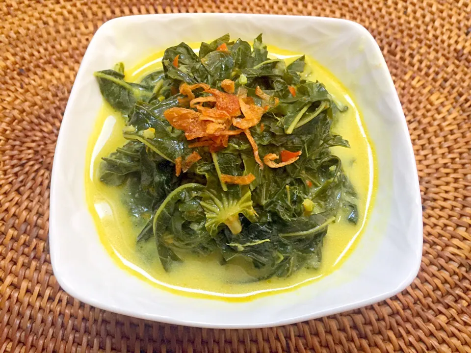 Gulai daun singkong|yeni kartikasariさん