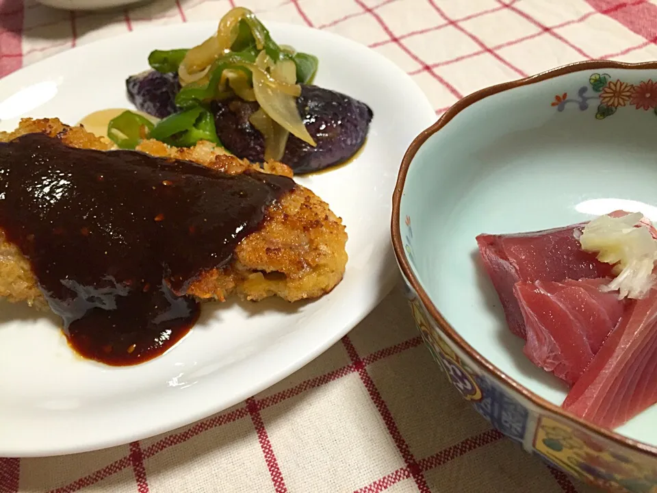 Snapdishの料理写真:味噌かつ・ナスのにんにく焼き・かつお|Yuko Kisoさん