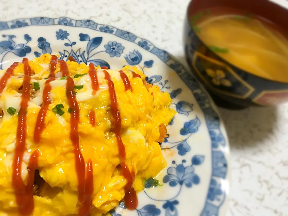 オムライスとお醤油のスープ|ばんびさん