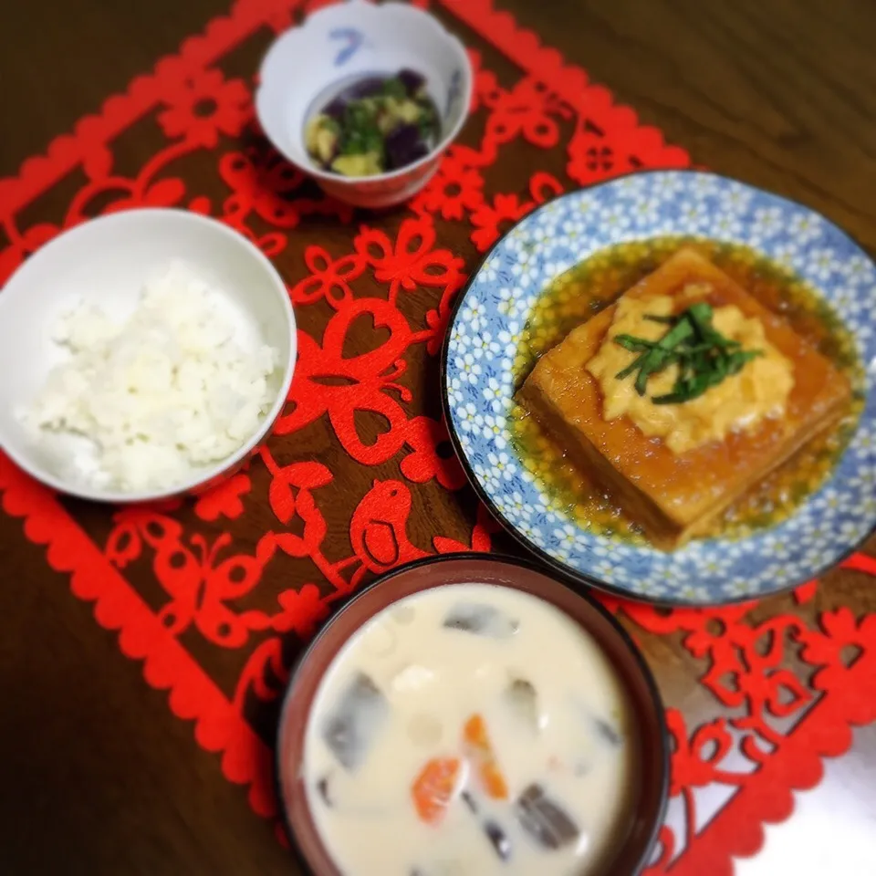 初めての乳和食！予想を超えて牛乳と出汁とお味噌は相性ぴったりおいしかったです(o^^o)  厚揚げのひき肉詰め＊ナスとしその梅和え＊みるくけんちん汁|さきさん