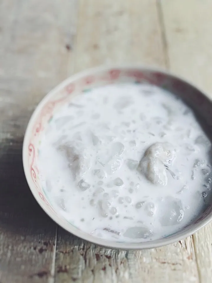 Coconut milk with banana,sago and crushed ice|rick chanさん