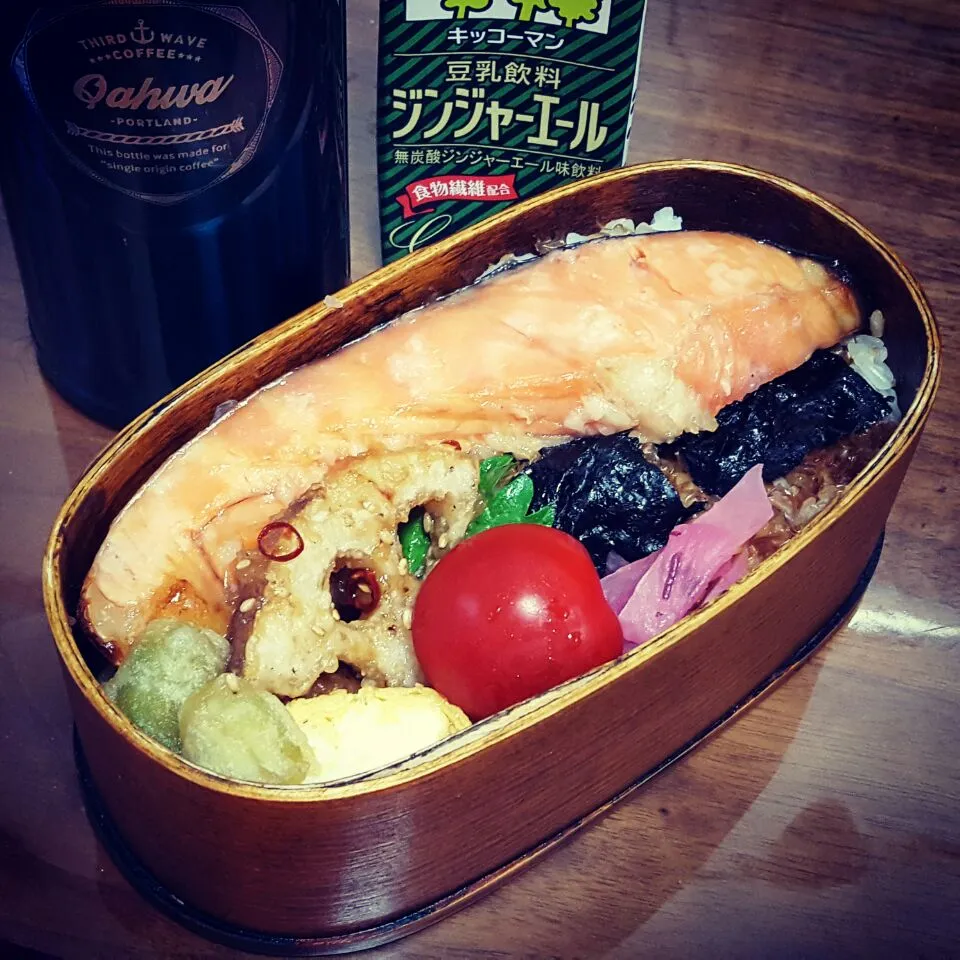 今日のお弁当箱６１ #海苔弁当 #塩麹鮭|とみのすけさん