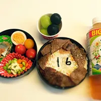 Snapdishの料理写真:息子１６歳になりました

ステーキなビッグな１６ちゃいにな〜れ弁当◡̈♥︎|ともとも♫さん