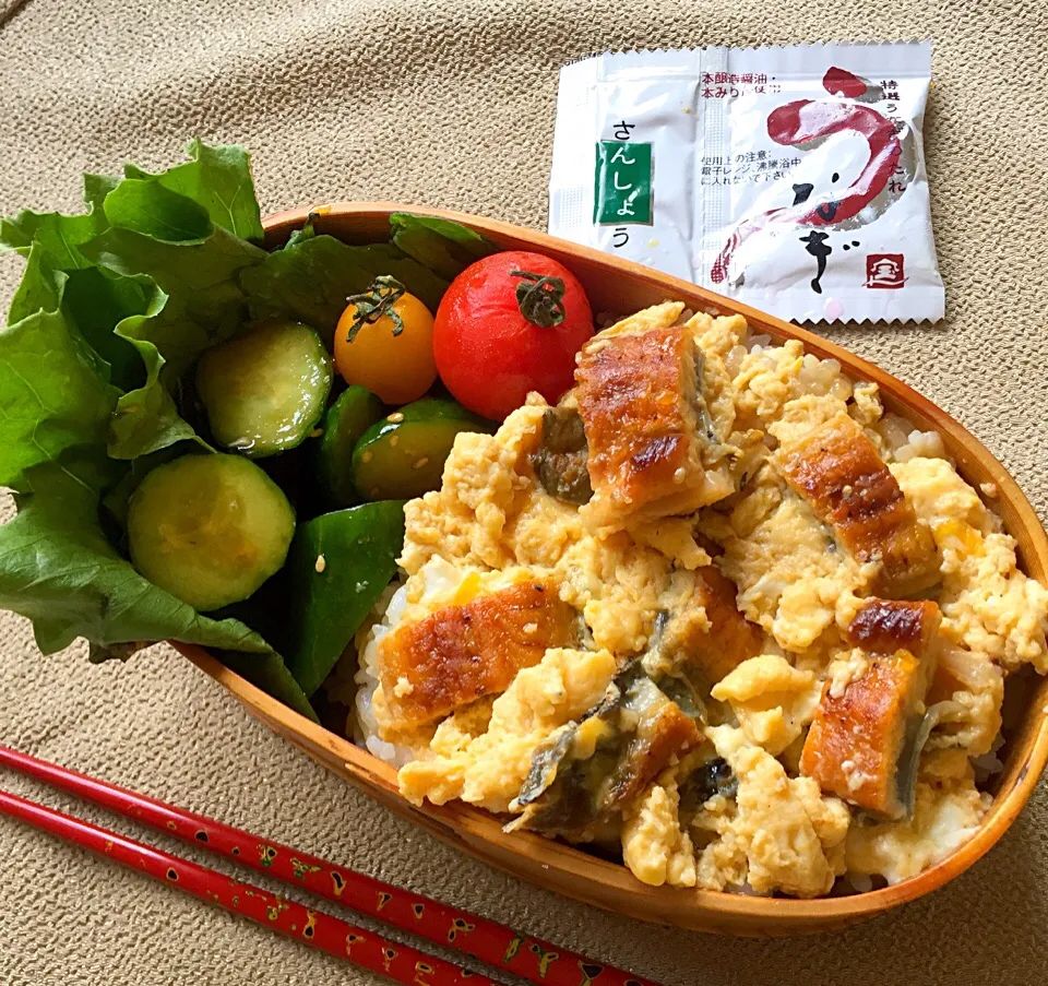 Snapdishの料理写真:九州産鰻半額ーでウナ玉丼弁当^_^|atsukoさん