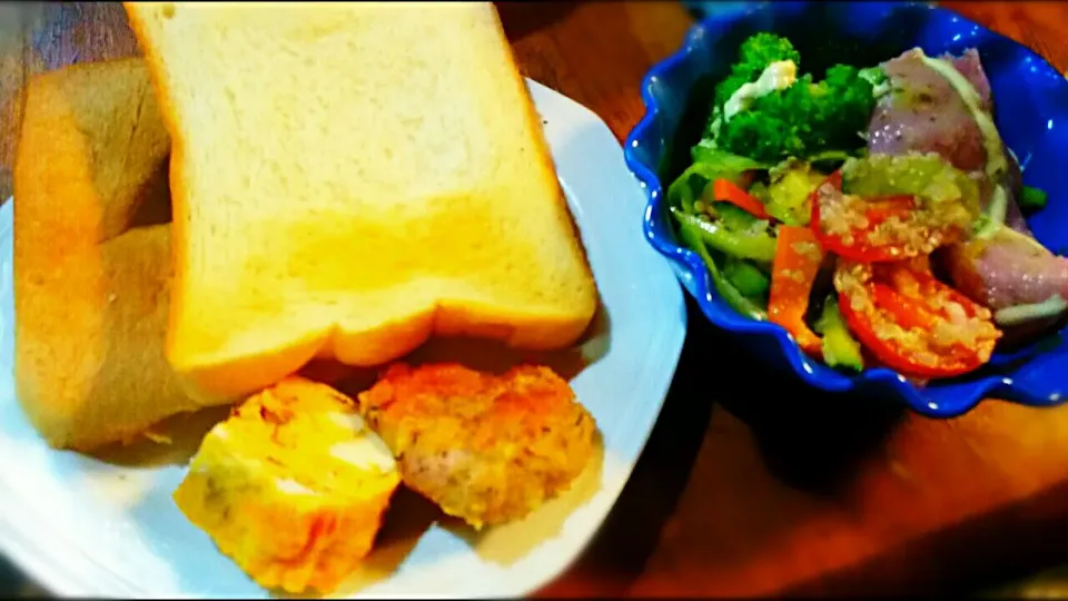 16' 9/7 朝ごぱん🍞                            トースト🍞だし巻き玉子🐣鶏のパン粉焼き❤サラダ🍀|メイメイda.さん