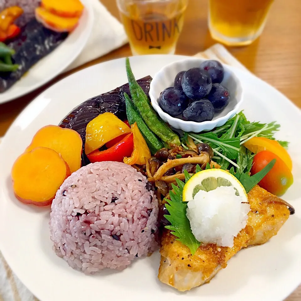 カジキマグロのステーキと夏野菜のプレート🍴|むぎママさん