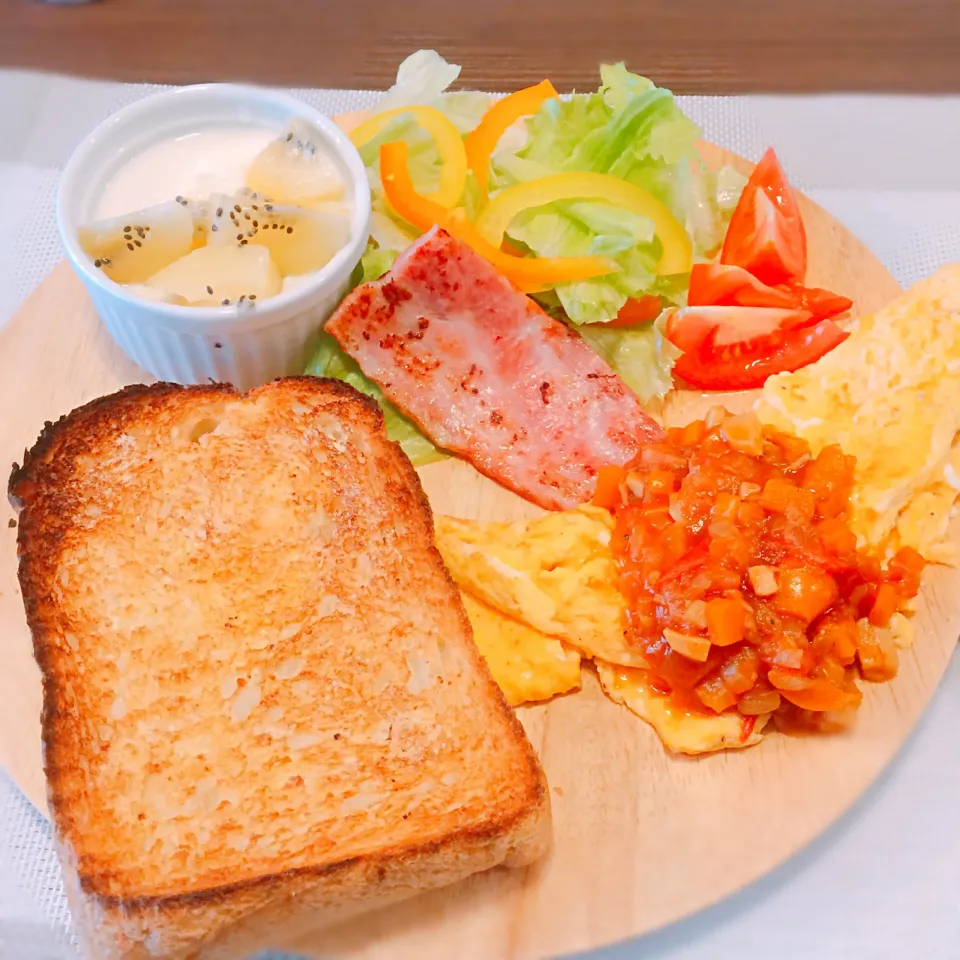 オムレツとトーストのワンプレート🍞🍳|🍎ゆかりんご🍎さん