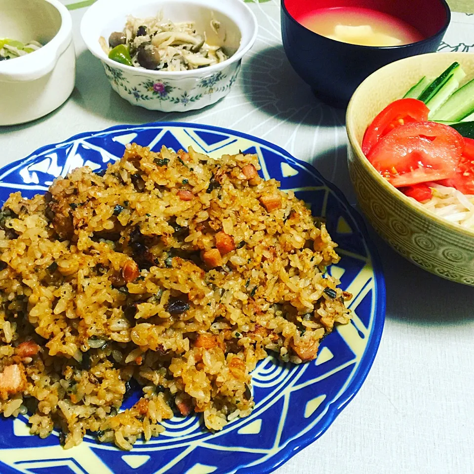 冷やご飯がいっぱいあったから焼き飯‼️ 炒飯じゃないよ、焼き飯だよ(^◇^;)|tabyさん