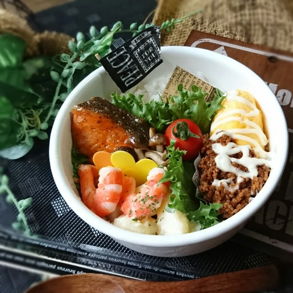 サーモンとしめじのガリバタ醤油で☆ 今日のお弁当〜(*´∀`)♪|mocaさん