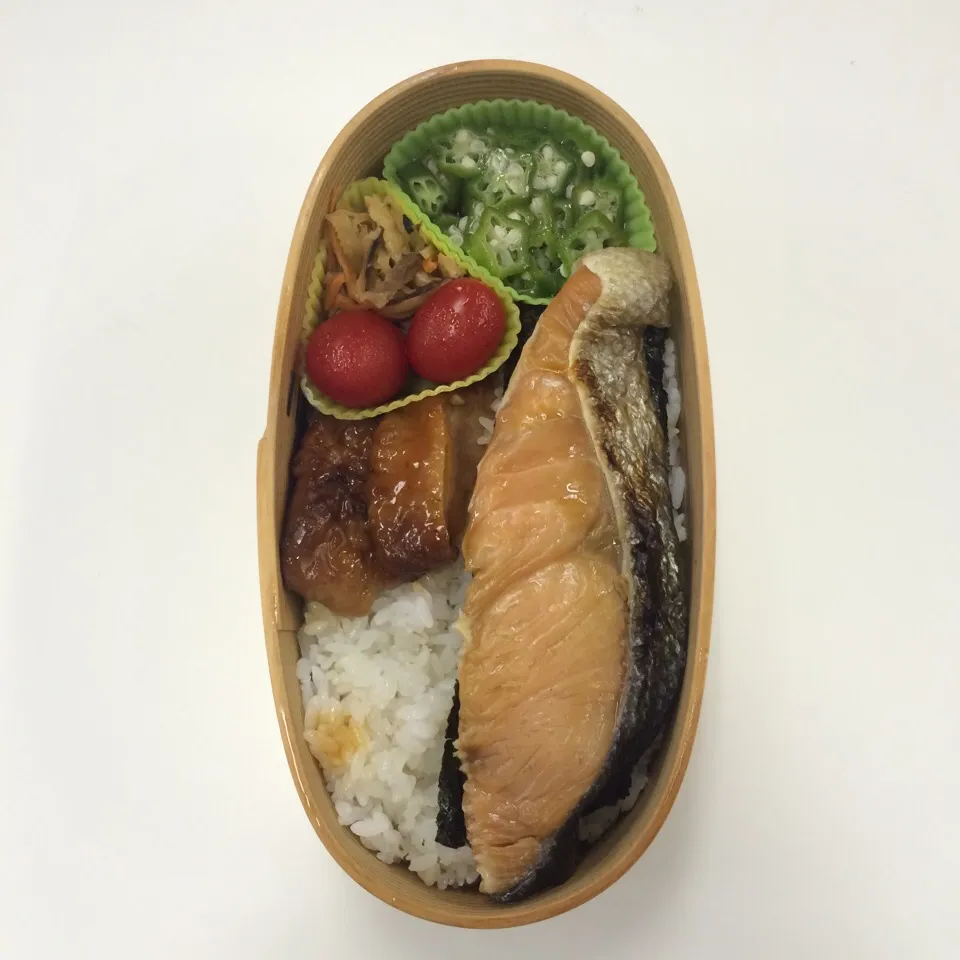 弁当（鮭塩麹焼き、鶏肉照焼き、オクラ、切り干し大根、プチトマト）|SasaMasa213さん