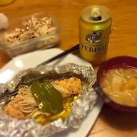 Snapdishの料理写真:Grilled salmon with Yebisu beer!|Mayumi Sakurabaさん