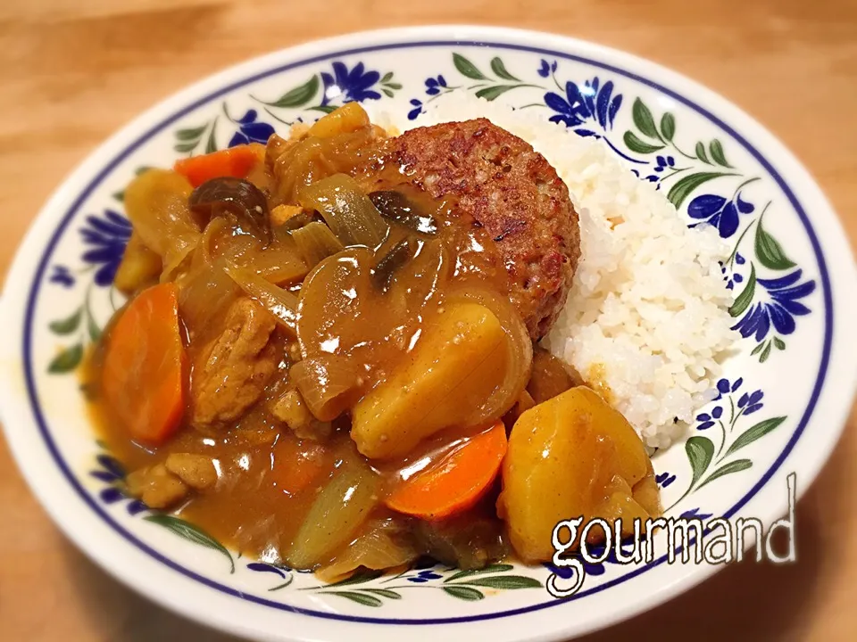 豚しゃぶの茹で汁を使って、普通のハンバーグカレー😋|プーティさん