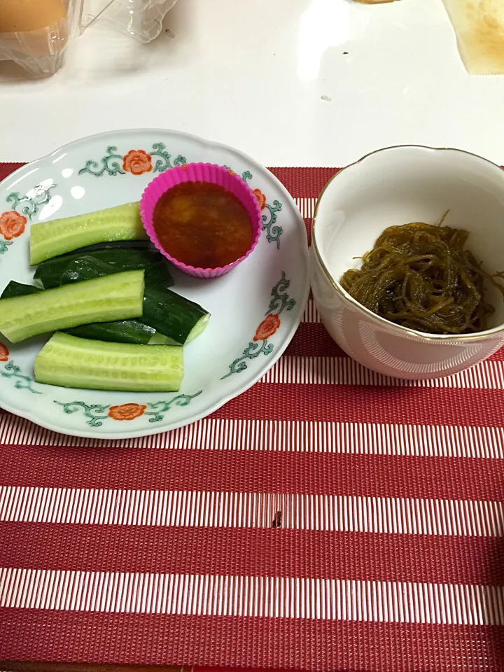 Snapdishの料理写真:もずくと梅味噌野菜スティック|mamiさん