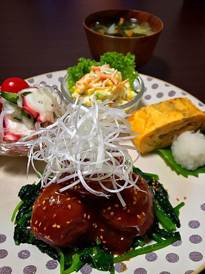 Snapdishの料理写真:⭐️肉団子の甘酢あん
⭐️鶏そぼろ入り卵焼き
⭐️コールスロー
⭐️タコのマリネ
⭐️キャベツとワカメと人参の味噌汁|よっちぃさん