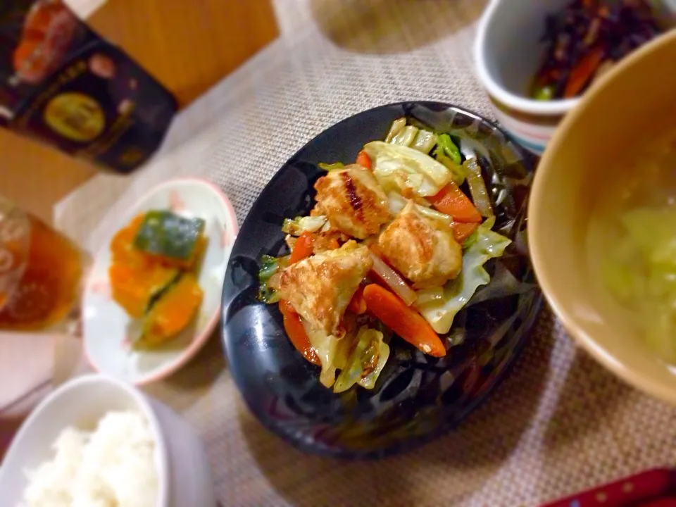 晩ごはん
☆鶏肉野菜炒め
☆かぼちゃの塩麹煮
☆ひじきの炒り煮
☆白菜とシーチキンのスープ|けいさん