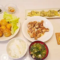 Snapdishの料理写真:もやしのナムル
塩昆布ピーマン
一昨日の余り物の
肉じゃがで作ったコロッケ
ペッパーチキン
山芋のお吸い物
焼き茄子|ありさん