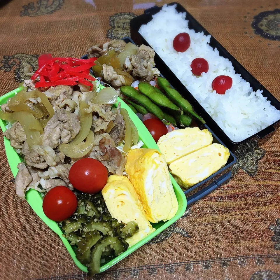 今日のお弁当〜(*'ω'*)
今週もお疲れ様でした！！
お夕飯の生姜焼きをリメイク？弁当♬|renharuruさん