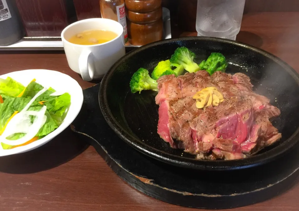 Snapdishの料理写真:ステーキ300g|Hideさん