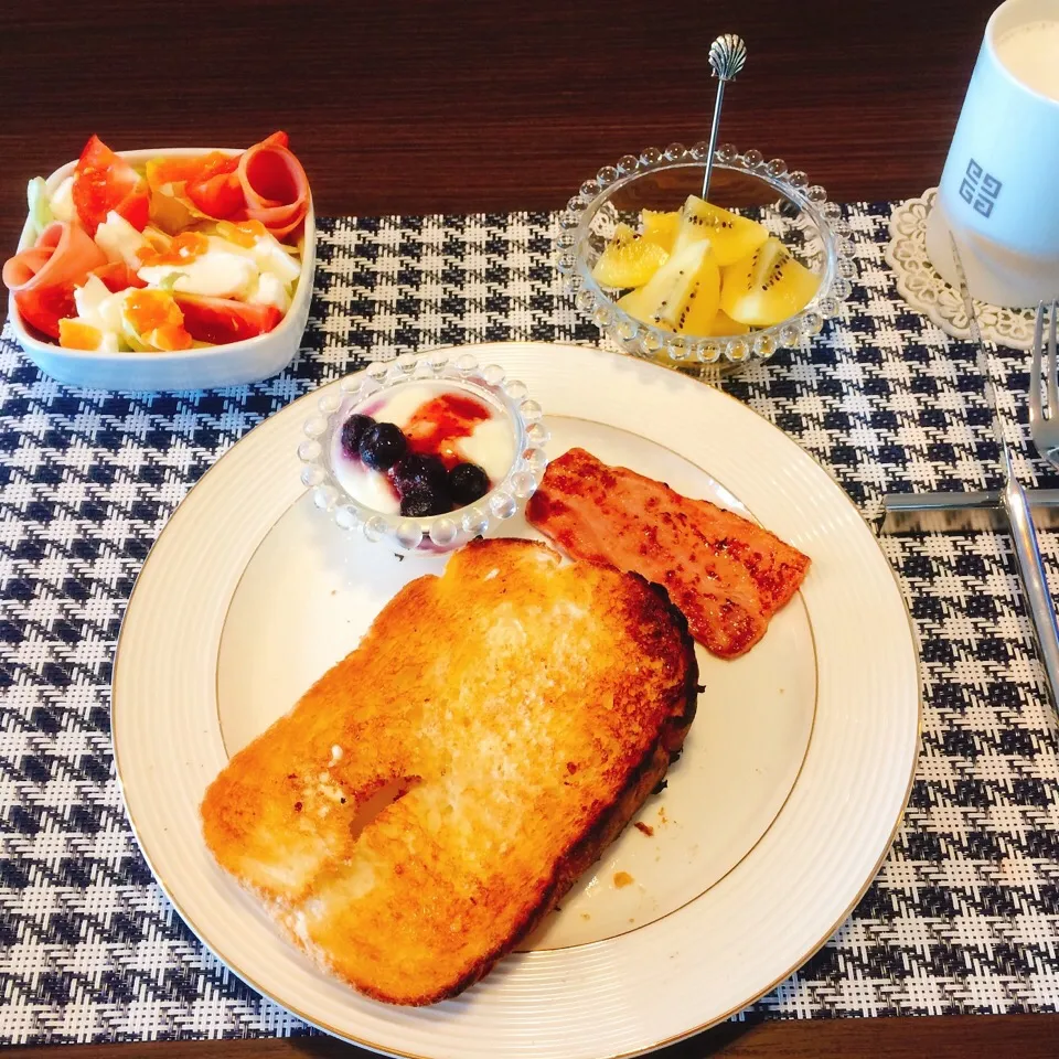 シンプル朝食🍇🍐|🍎ゆかりんご🍎さん