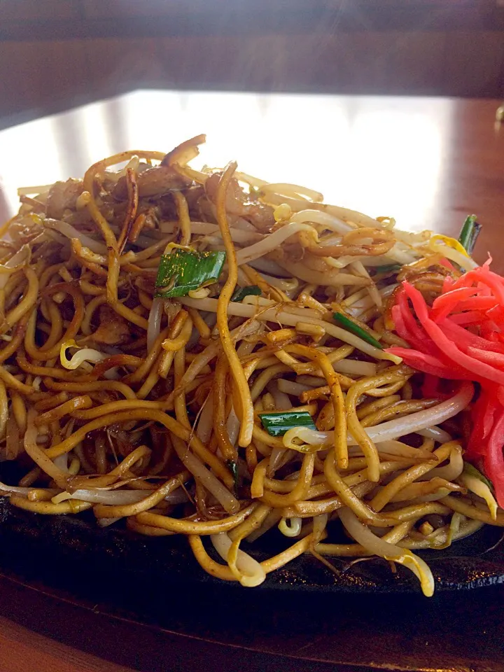 Snapdishの料理写真:想夫恋 焼きそば大盛り 目玉焼き|ナナさん