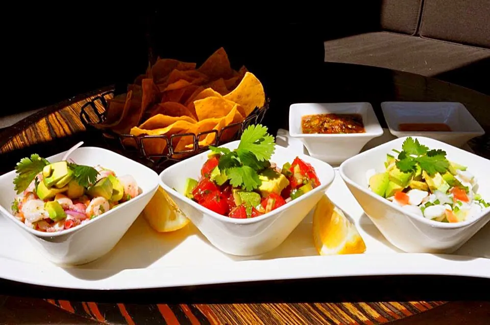 Ceviche trios~ Ahi, shrimp, octopus ceviches served with homemade tortilla chips😍 and fresh salsas|🌺IAnneさん