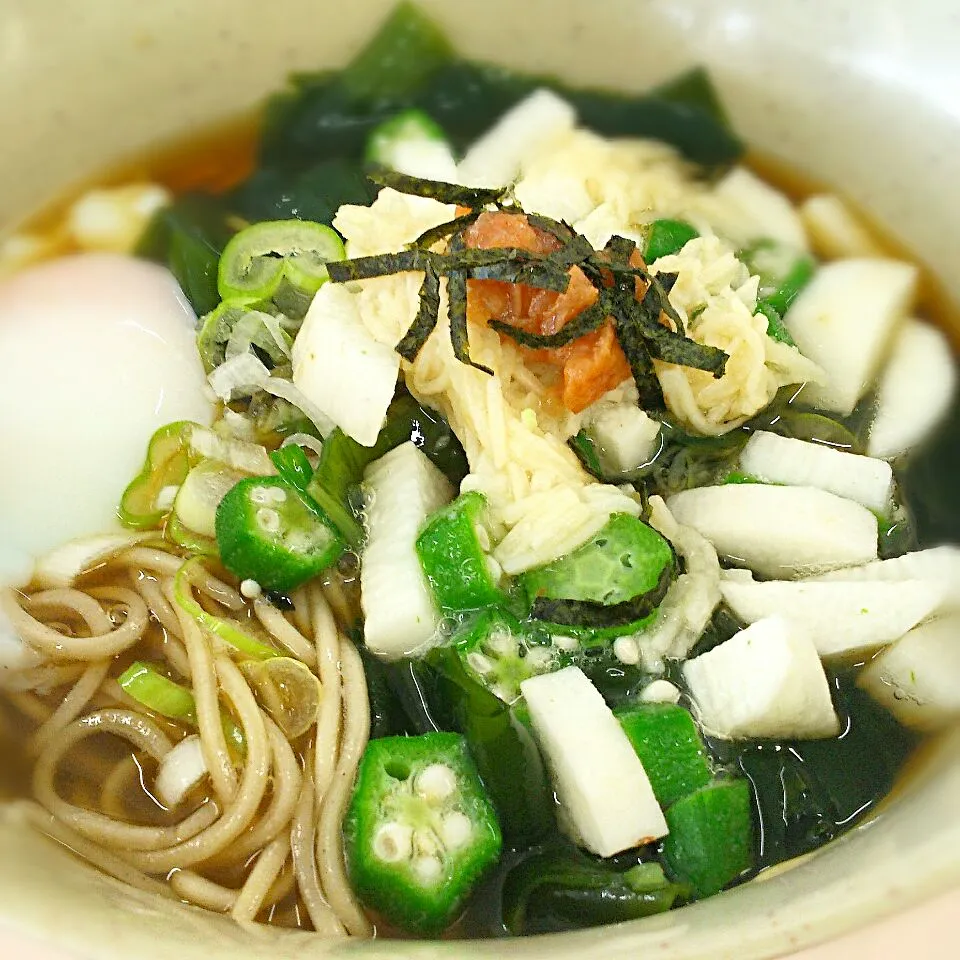 冷やしワカメ蕎麦withオクラと山芋～d(^-^)|たかたかさん