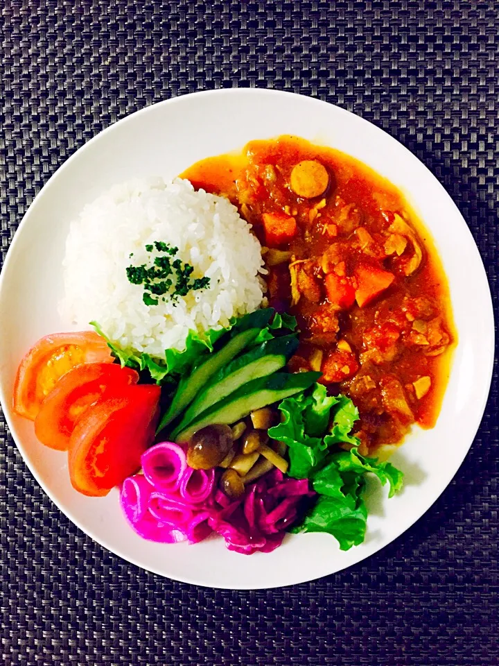 Snapdishの料理写真:リメイクの王道カレー💛💚❤️リメイクの〆は、カレー😍茹で鶏のスープからのミネストローネ🍅そして、やっぱりカレーになる第4日目ランチ🍳106🐯|葉っぱのおさらyokomamaさん