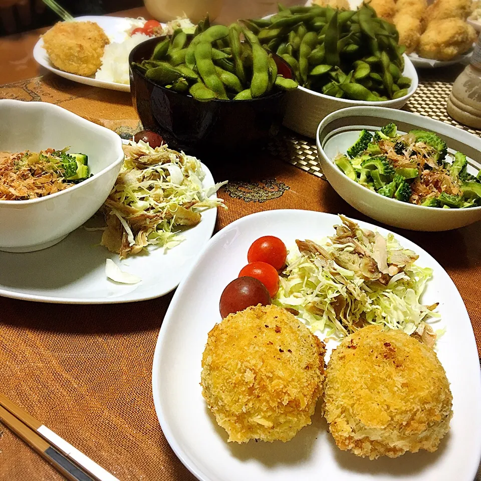 今日のお夕飯。
豚そぼろをポテトコロッケに入れてリメイクコロッケ+ﾟ｡*(*´∀｀*)*｡ﾟ+
枝豆もいっぱいあるよ〜♬|renharuruさん