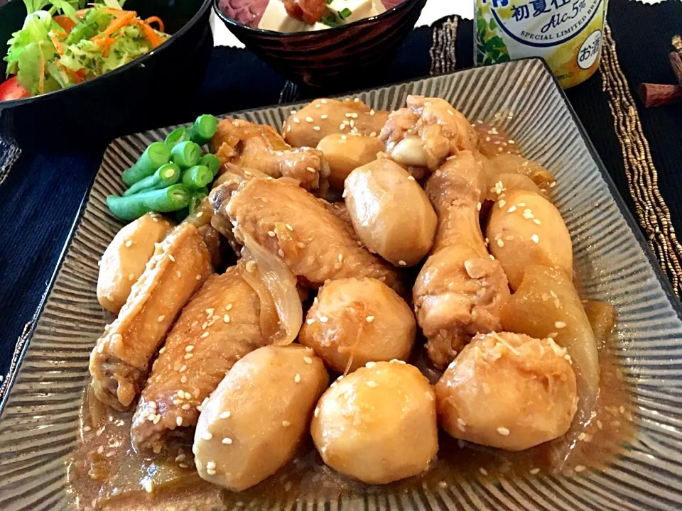 里芋と手羽のゴマ味噌煮込み。つるっ照りっモチッとろっブリッ♡|ふかرさん