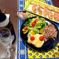 Snapdishの料理写真:生ハム、チーズ、レバーパテ、ローストビーフ、ポテトタルタルサラダ、かぼちゃとほうれん草のサラダ&スパークリングワイン🍷|麻呂さん